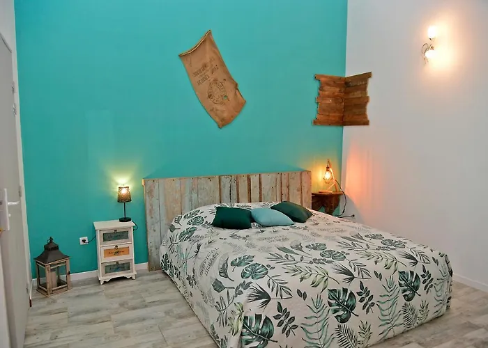 Les Colombines Couette-café 3*